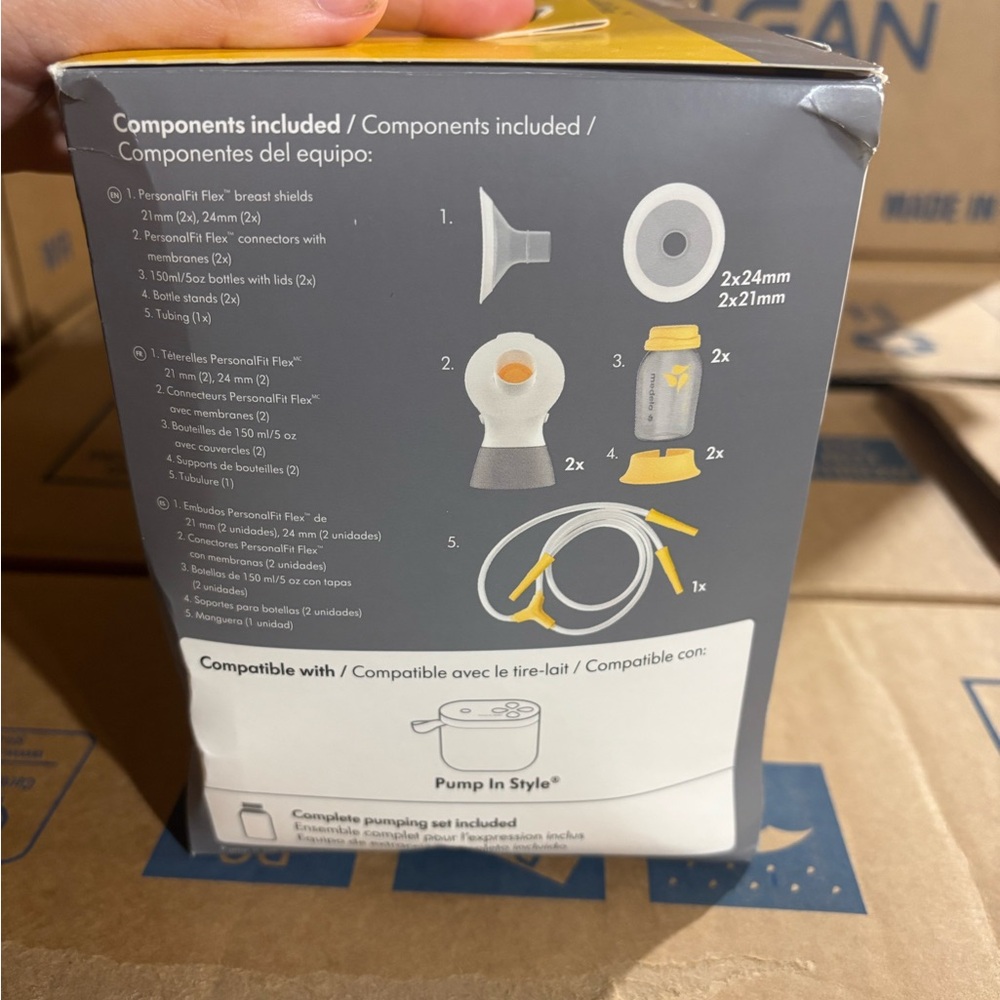 Medela Flex Pumping Kit with Yellow and White Components - Picture 2 of 3